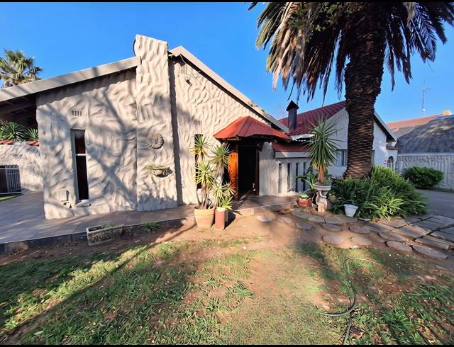 11 BEDROOM HOUSE FOR SALE IN VANDERBIJLPARK SE 7